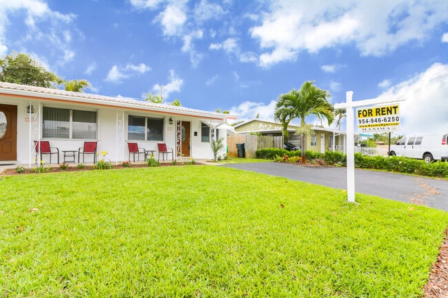 Building Photo - Charming 2Bedroom 2Bath Fully Renovated !