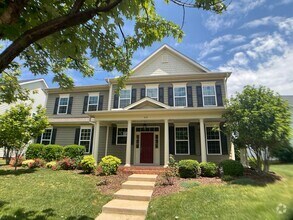 Building Photo - Absolutely Gorgeous and Spacious in Renais...