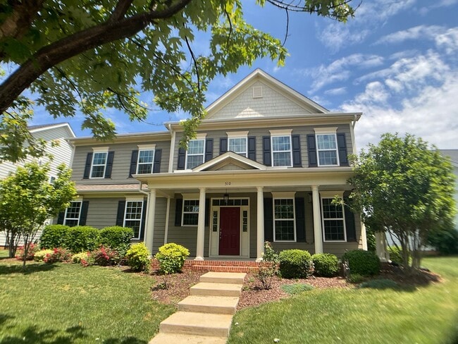 Primary Photo - Absolutely Gorgeous and Spacious in Renais...