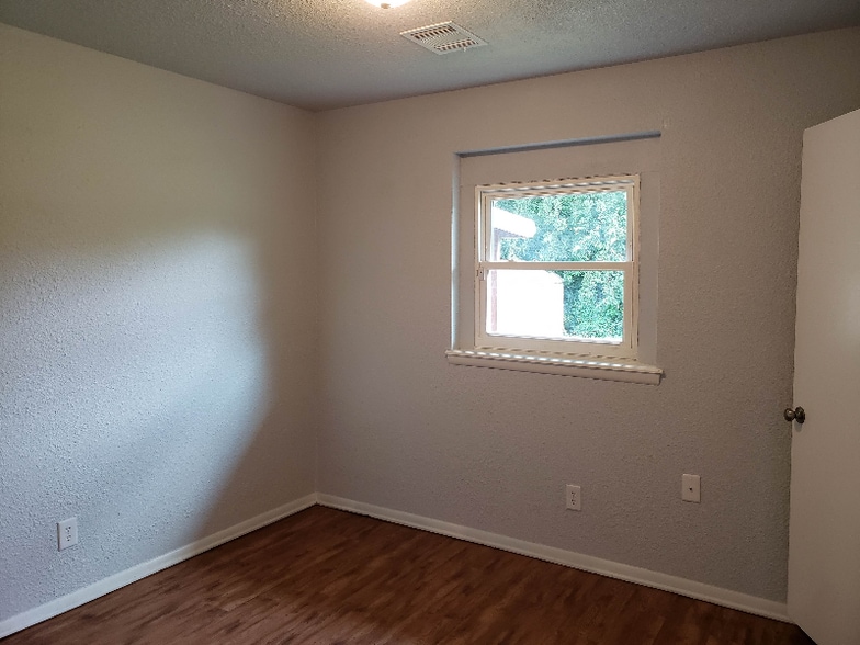 Building Photo - 4316 S Wofford Ave