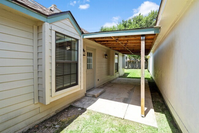 Building Photo - 22835 Sherioaks Ln