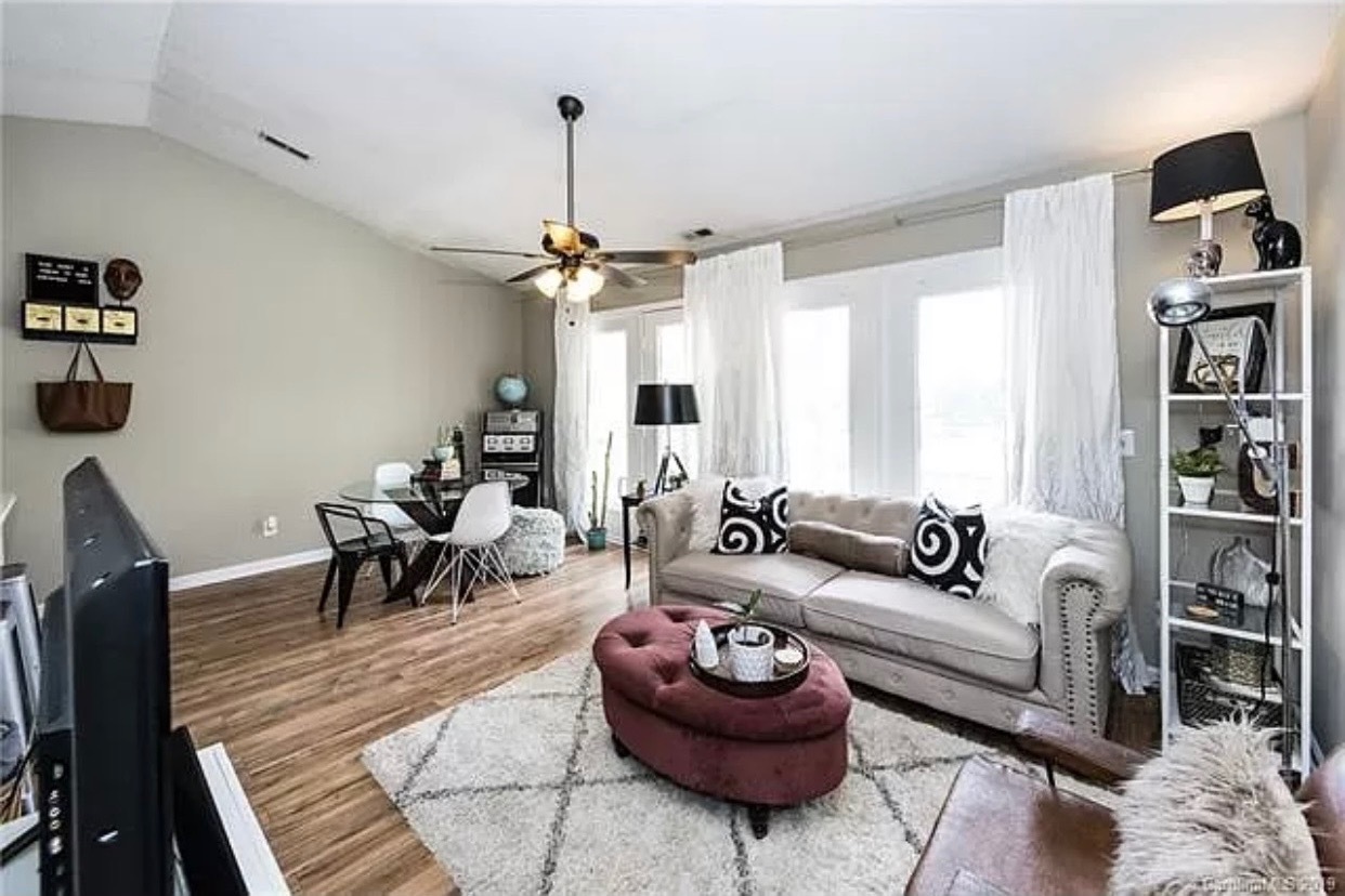 Building Photo - 6145 Meadow Rose Ln Apt K