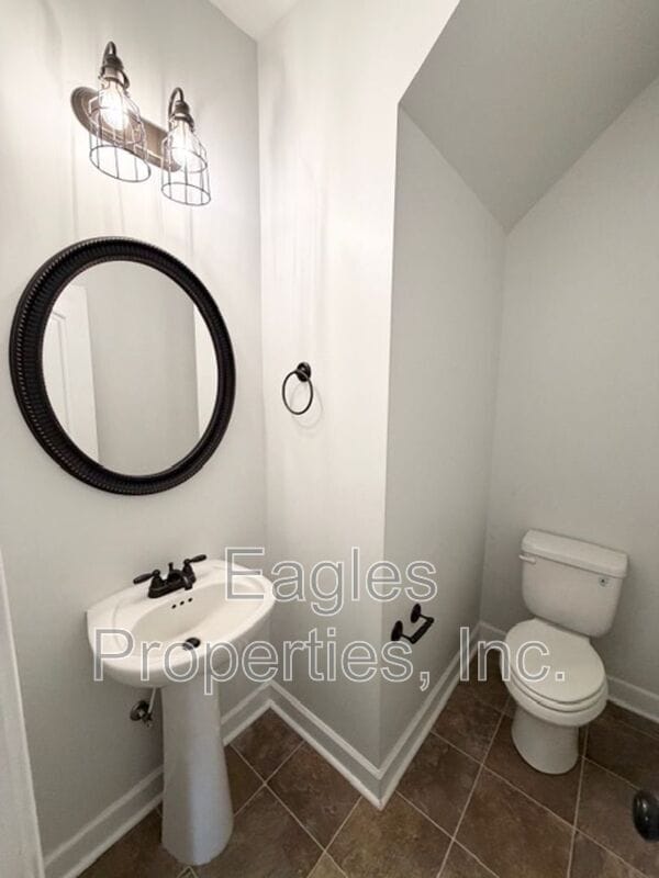 Building Photo - 215 Ingram Fields Dr