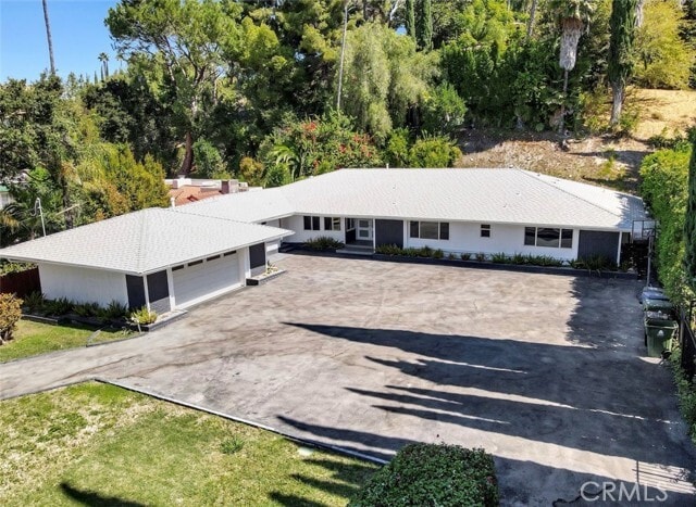 Building Photo - 4450 Hayvenhurst Ave