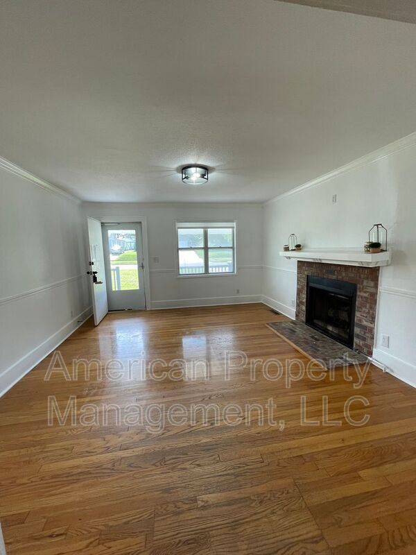 Building Photo - 1227 S College Ave