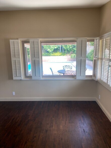 Building Photo - 2000 Karen St