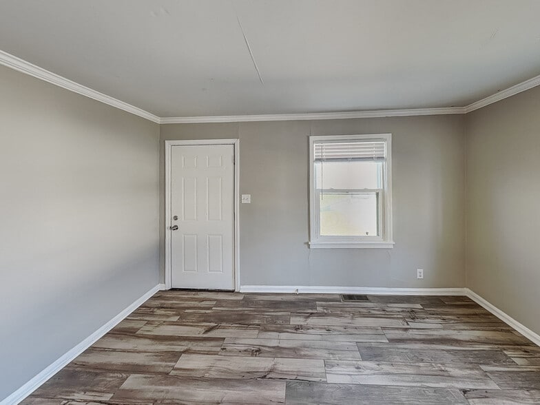 Building Photo - 2607 N Layman Ave