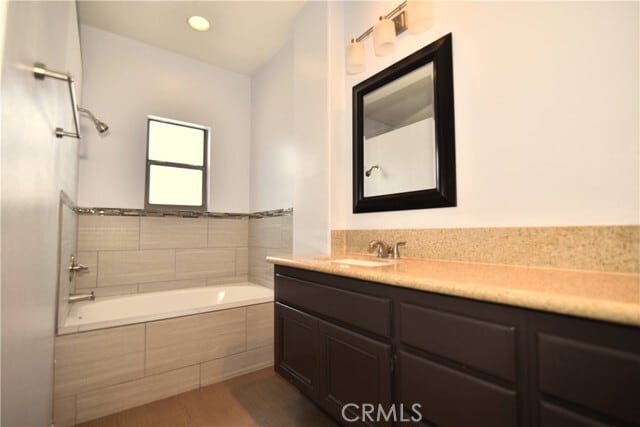 Building Photo - 2062 Lakeshore Dr