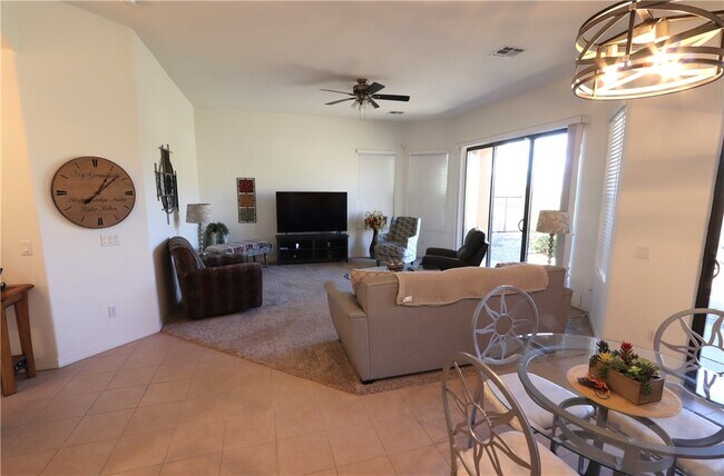 Building Photo - 2885 Esmerelda Dr