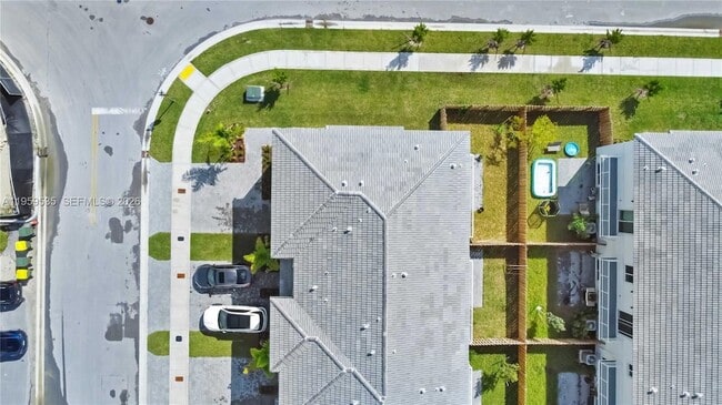 Building Photo - 760 SE 13th Ct