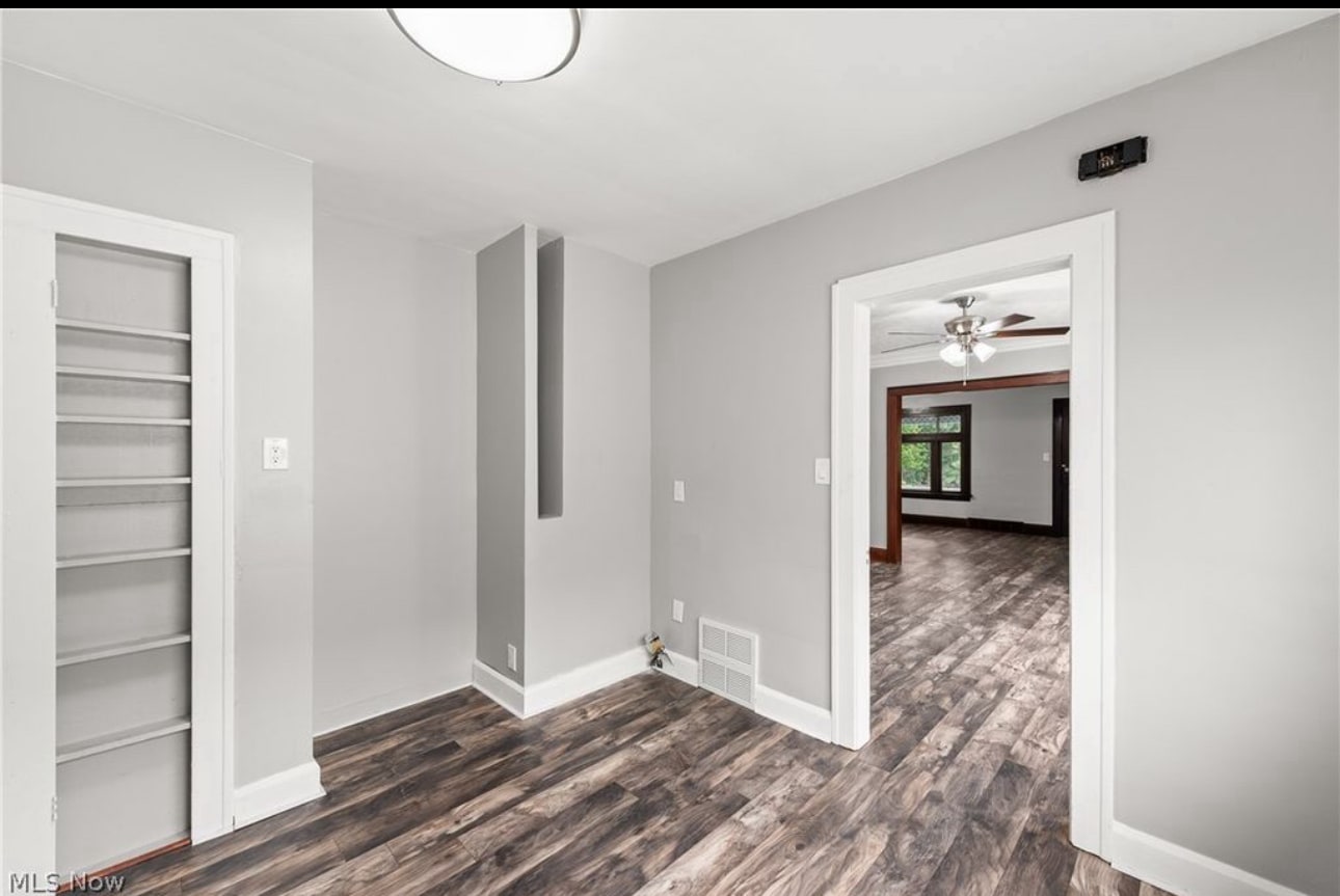 Building Photo - 3352 W 131st St