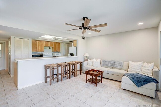 Building Photo - 5539 NE Gulfstream Way