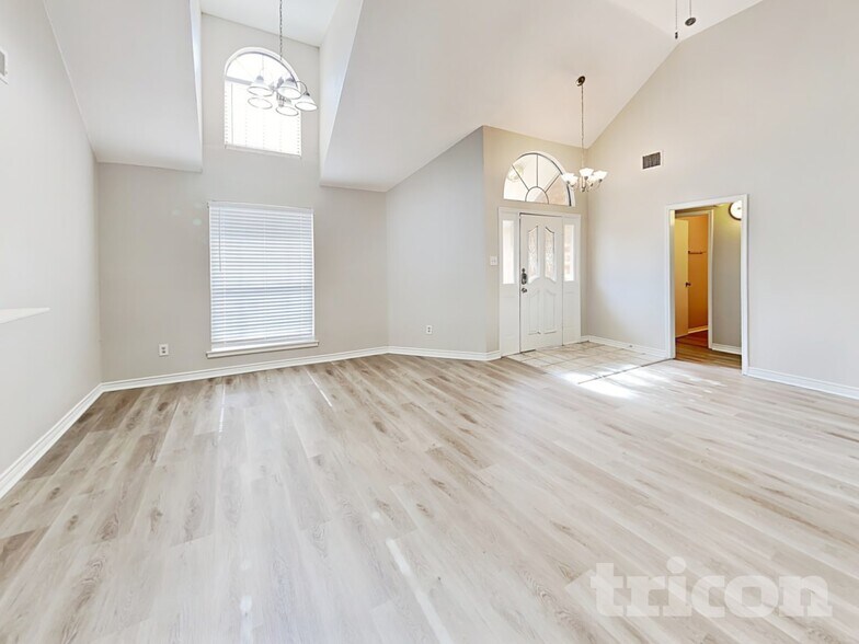 Building Photo - 2758 Briar Hill Dr