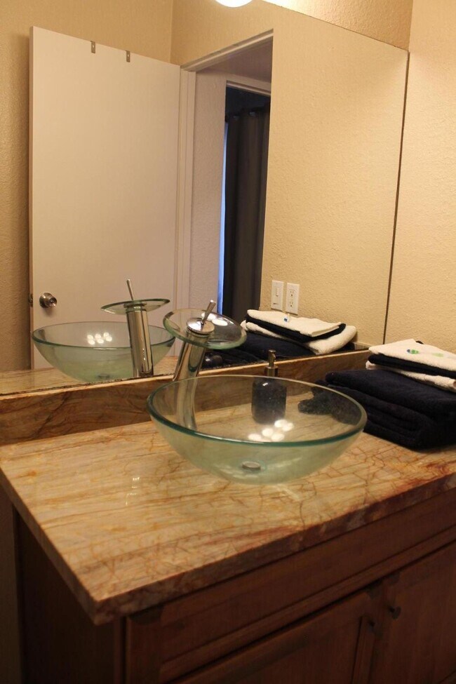 Building Photo - 4950 N Miller Rd