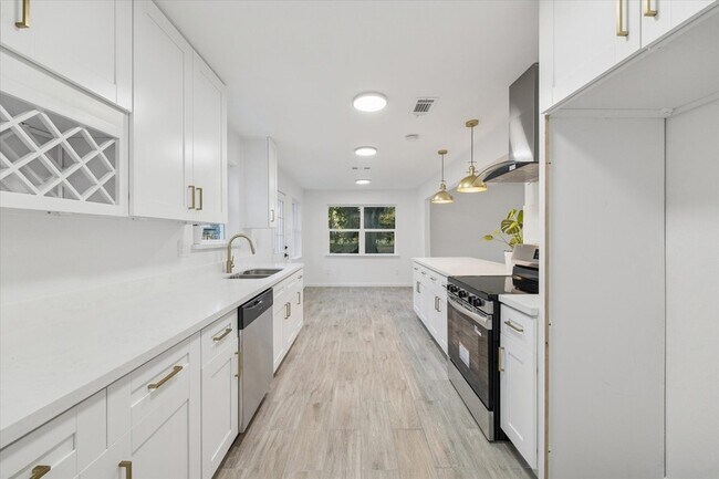 Building Photo - 5411 Logston Ln