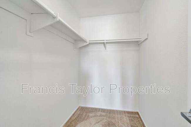Building Photo - 225 W El Norte Pkwy