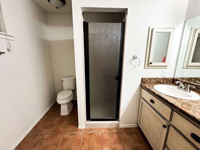 Building Photo - "2-Bed, 2-Bath Condo in Laguna Place!"