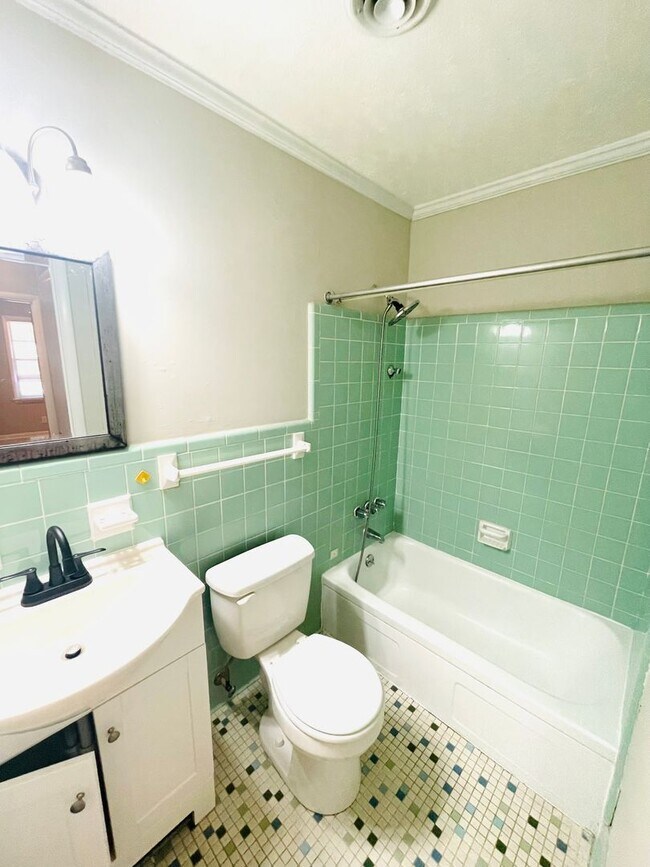 Building Photo - 1104 Fairfax Ct