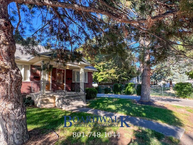 Building Photo - 2247 E Lambourne Ave