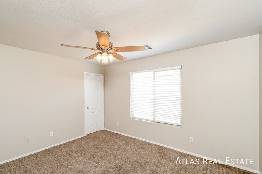 Building Photo - 1118 E Desert Springs Way