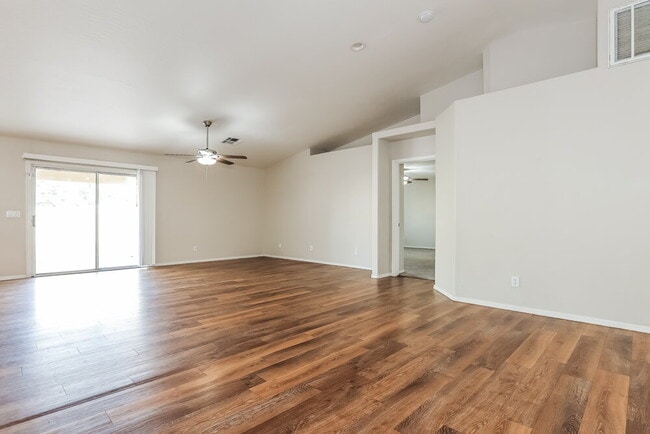 Building Photo - 4966 E Magnus Dr