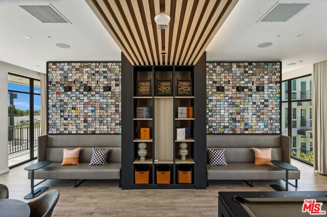 Building Photo - 2455 Overland Ave