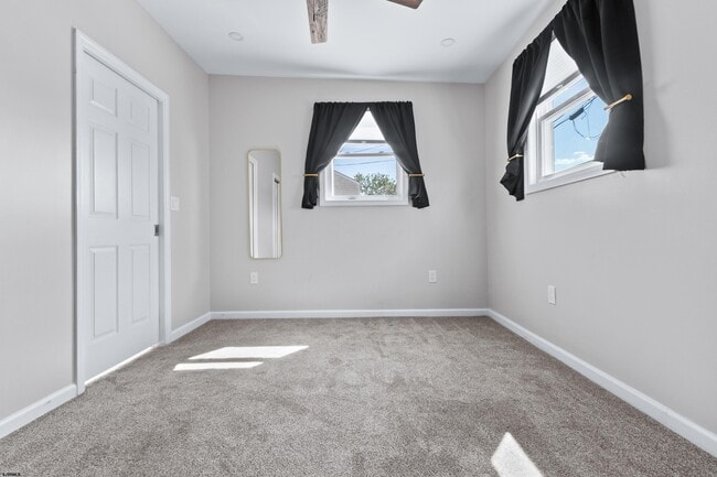 Building Photo - 203 E Plaza Pl