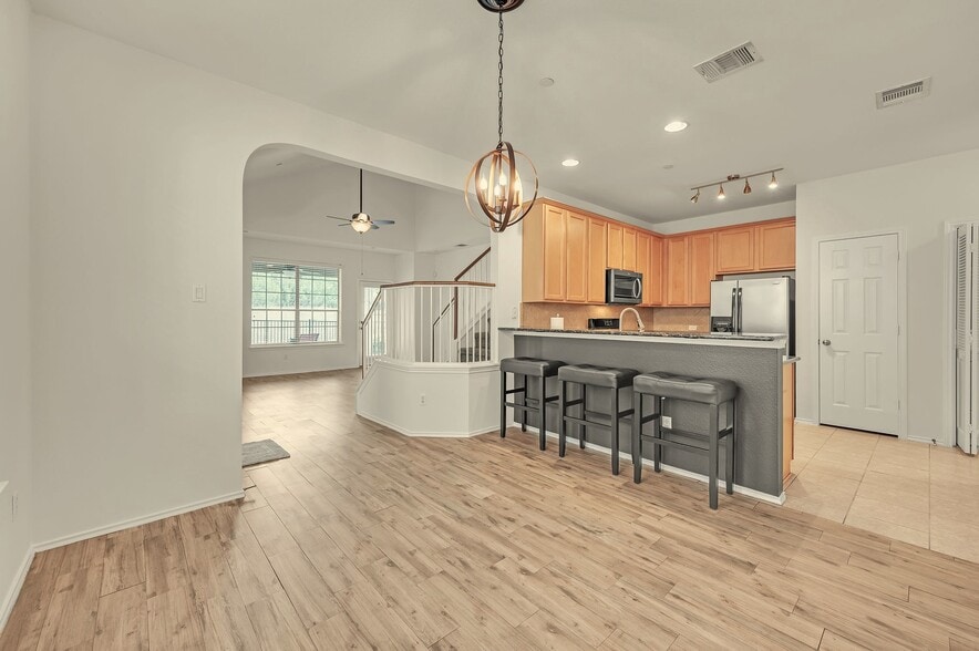 Dining room and foyer - 9201 Brodie Ln