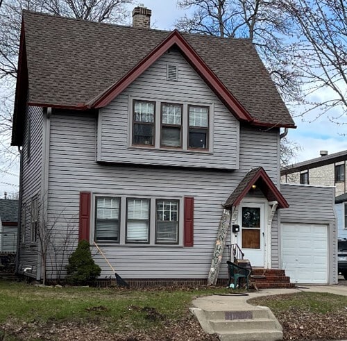 Building Photo - 319 7th Ave SE