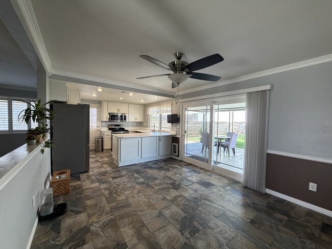 Building Photo - 12461 Vivienda Ave