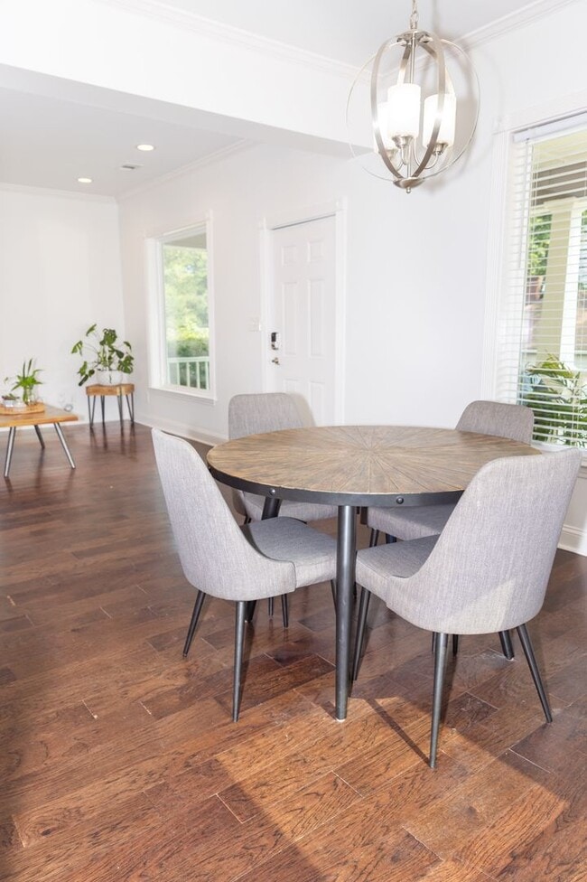 Building Photo - Spacious 4/3.5 w/ Master on Main and Fully...