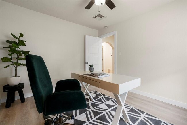 Building Photo - 5313 Wellington Dr