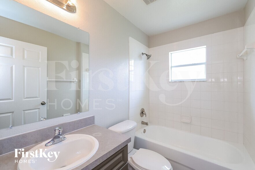 Building Photo - 1424 Teal Dr