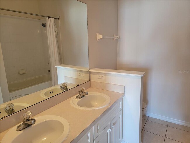 Building Photo - 4724 NW 78th Rd