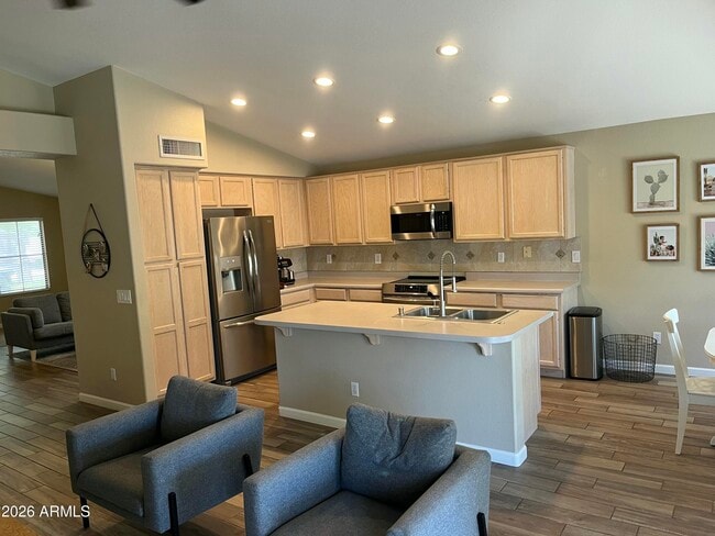 Building Photo - 1181 W Goldfinch Way