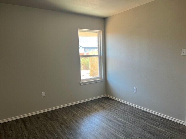 Building Photo - 7441 4th St