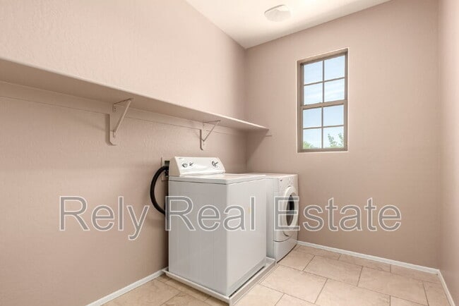 Building Photo - 15204 W Westview Dr