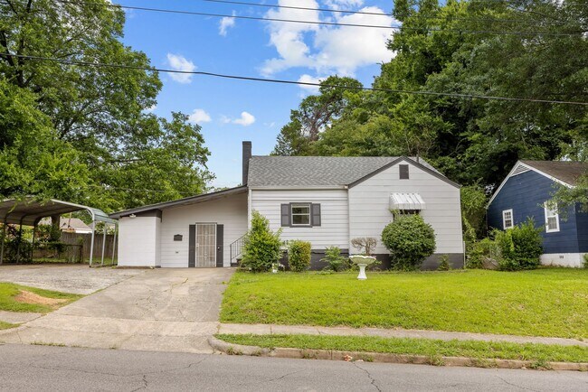 Primary Photo - Charming 3 Bedroom, 1.5 Bathroom house