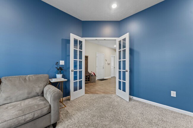 Building Photo - 8609 Warbler Br Wy