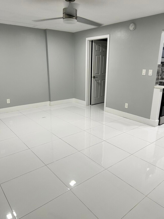 Building Photo - 721 NE 6th St