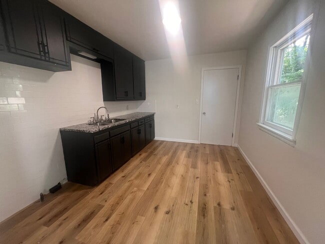 Building Photo - Charming 2 Bedroom 1 Bath located Northeast Wichita, Near WSU and I-35- Move-In Ready