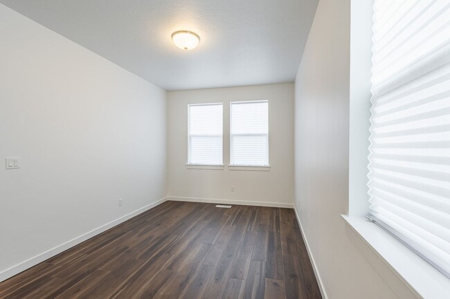 Building Photo - Brand New 3 bed 2.5 bath with flex room No...
