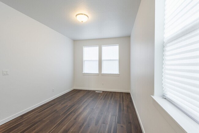 Building Photo - Brand New 3 bed 2.5 bath with flex room North Meridian