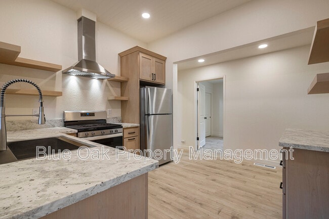 Building Photo - 1702 Laburnum Ave