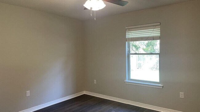 Building Photo - 10881 Chippewa Way