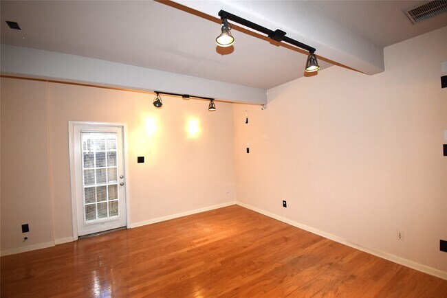 Building Photo - 1117 Malone St