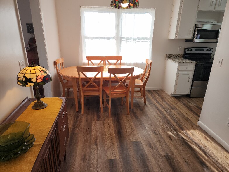 Building Photo - 301 Hidden Glen Way