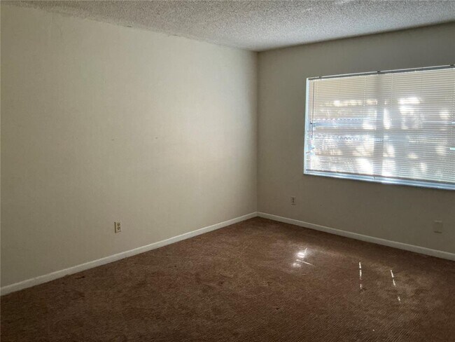 Building Photo - 6412 Bonnie Bay Cir N