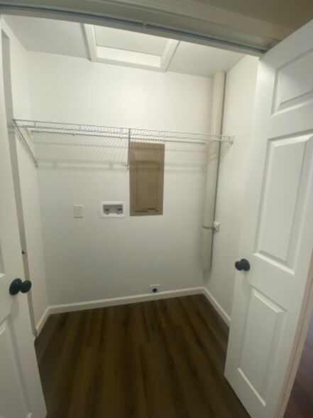 Building Photo - 245 E Main St