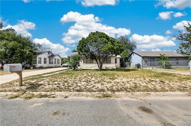 Building Photo - 20 Quince Ave